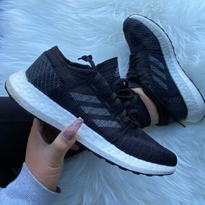 ADIDAS x BLACK & WHITE CLOUD BOOST RUNNING SHOES | Super Comfy & Great Condition